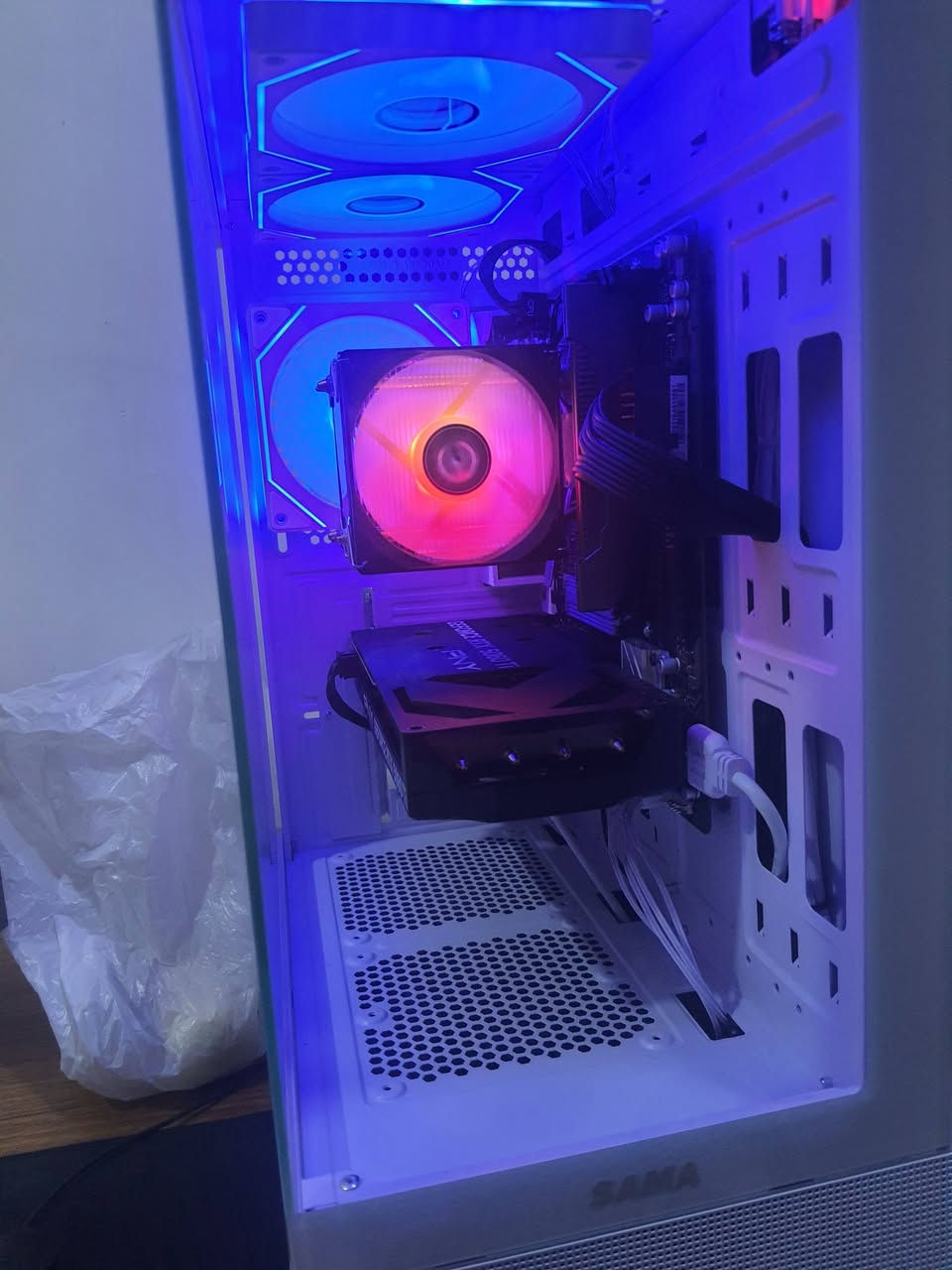 السلام عليكم  Pc للبيع
المعالج AMD Ryzen 5 7500F
كرت الشاشة RTX 5060Ti 8G
المذربورد B650 Gaming WiFi DDR5
الرام 16G DDR5 6800MHz
الهاد M.2 512 G Gen4
البور سبلاي 750 Bronze 80 +
السعر 1300 قفل لا تدخل تعامل 
مكاني بغداد ماعندي توصيل 
واتساب ***********
