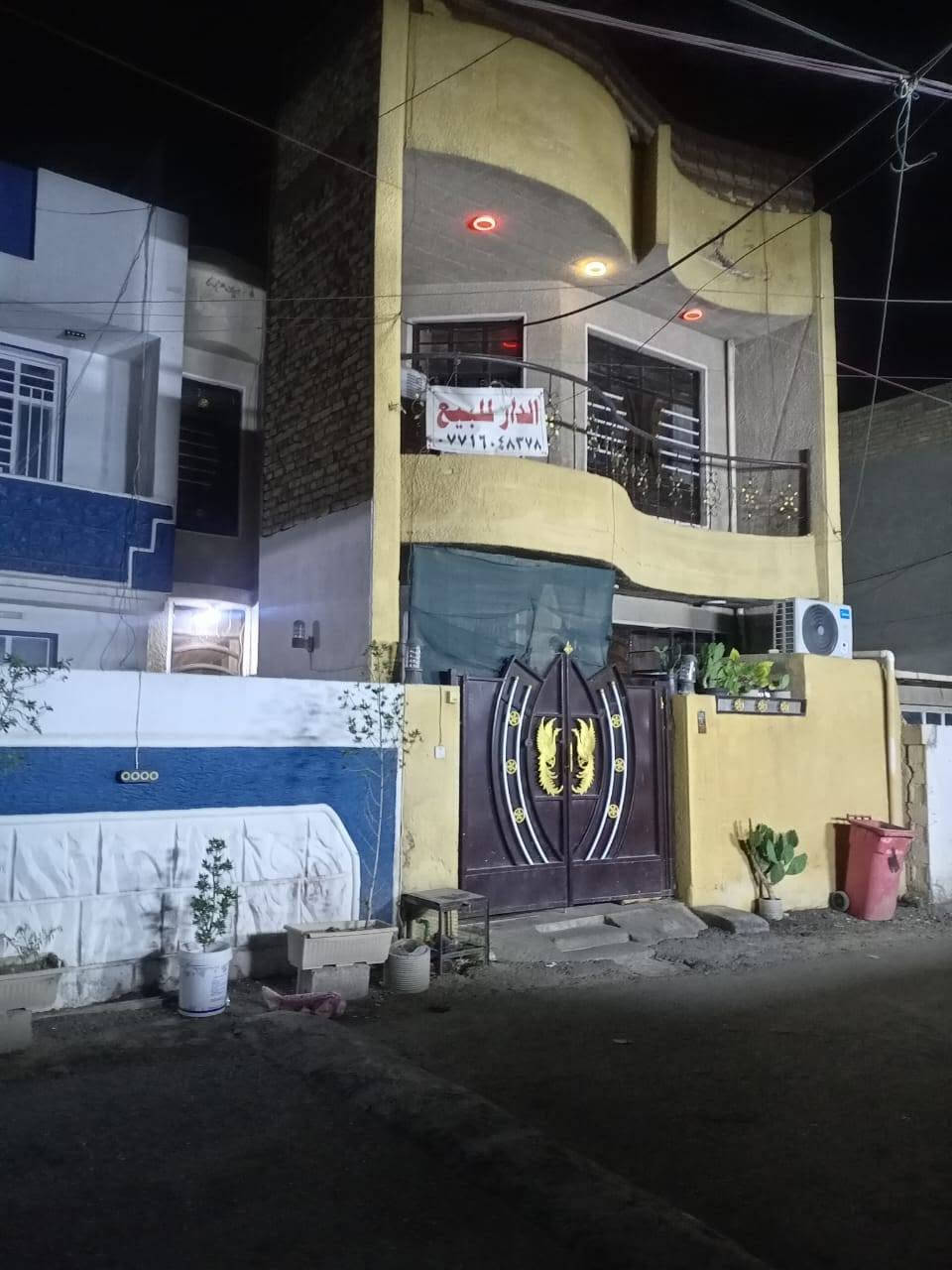 سلام عليكم من بعد اذن مدير لكروب  بيت للبيع مساحه 144نزال 22واجهيه 6وربع البيت يحتوي  ع طابقين  الاول استقبال +مطبخ +حولي +غرفة نوم +منور  +صحيات داخلي وخارجي  الطابق الثاني بيتونه جبيره + غرف نوم 2+بلكون  +  سطحين طابع ثاني وثالث  للاستفسار***********
