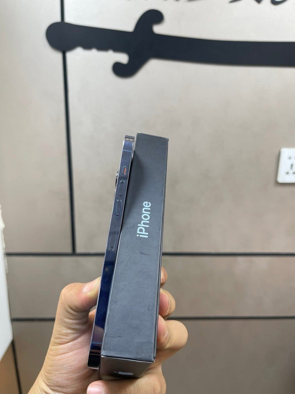 للبيع 
13 Pro Max 
جهاز نظيف شخط واحد ما بي 
ذاكره 256 بطاريه 84 ‎%‎
ما معله 
جهاز مكفول من تبديل 
فقط مبدل طبقه من البورد 
سعر 450 و بي مجال شي قليل 
جهاز نظيف شخط ما بي كلشي
العنوان بغداد الجديده 
***********