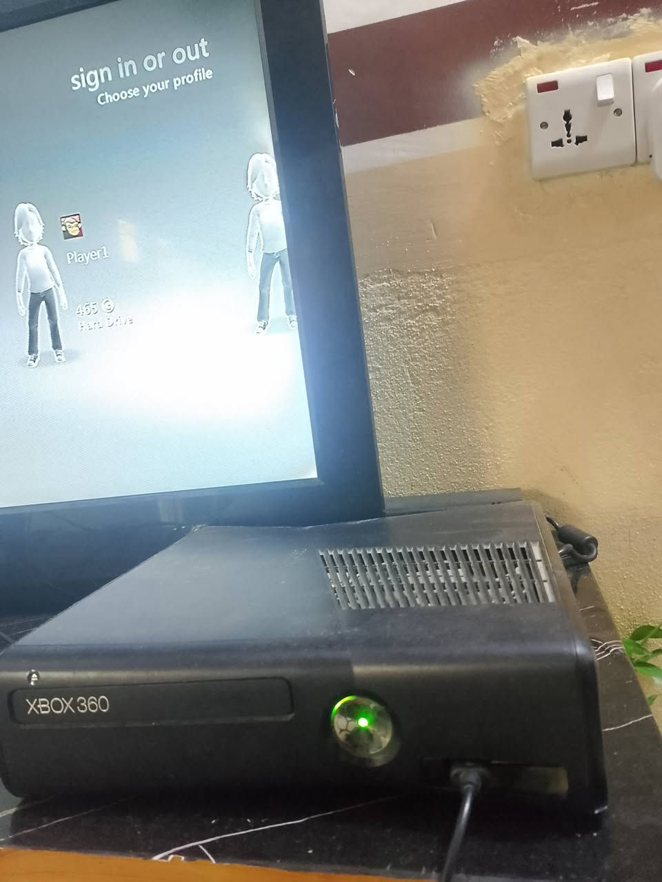 سلام عليكم XBOX 360 للبيع اخو الجديد هارد يحتوي على142لعبة مكاني ديالى لايوجد توصيل رقم الهاتف ***********
