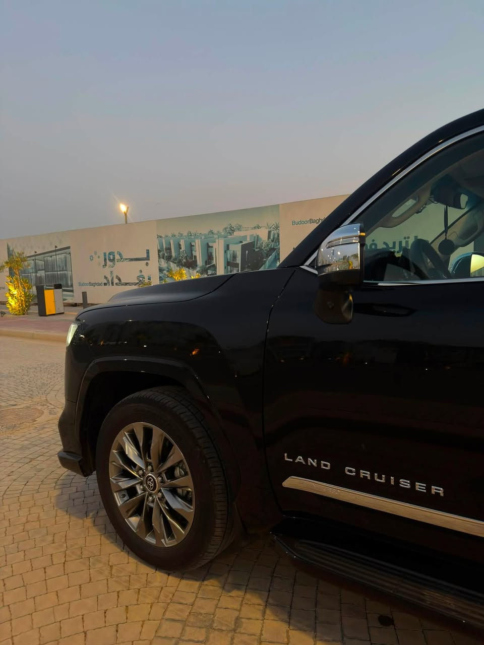 لاندكروز 2023 VX توين تيربو 

ساز أصل ام الضمان كلش جديدة السياره 

ماشيه 65 الف / كم 

رقم بغداد تحويل مباشر 

فول السيارة رادار حساسات كامرات بصمات شاشات خلفية دشبول ليزري 

مكفوله كفاله عامه من كلشي 

مكان السياره بغداد 

السعر : 675 وبيها مجال بسيط للشراي 

للأستفسار : ***********
