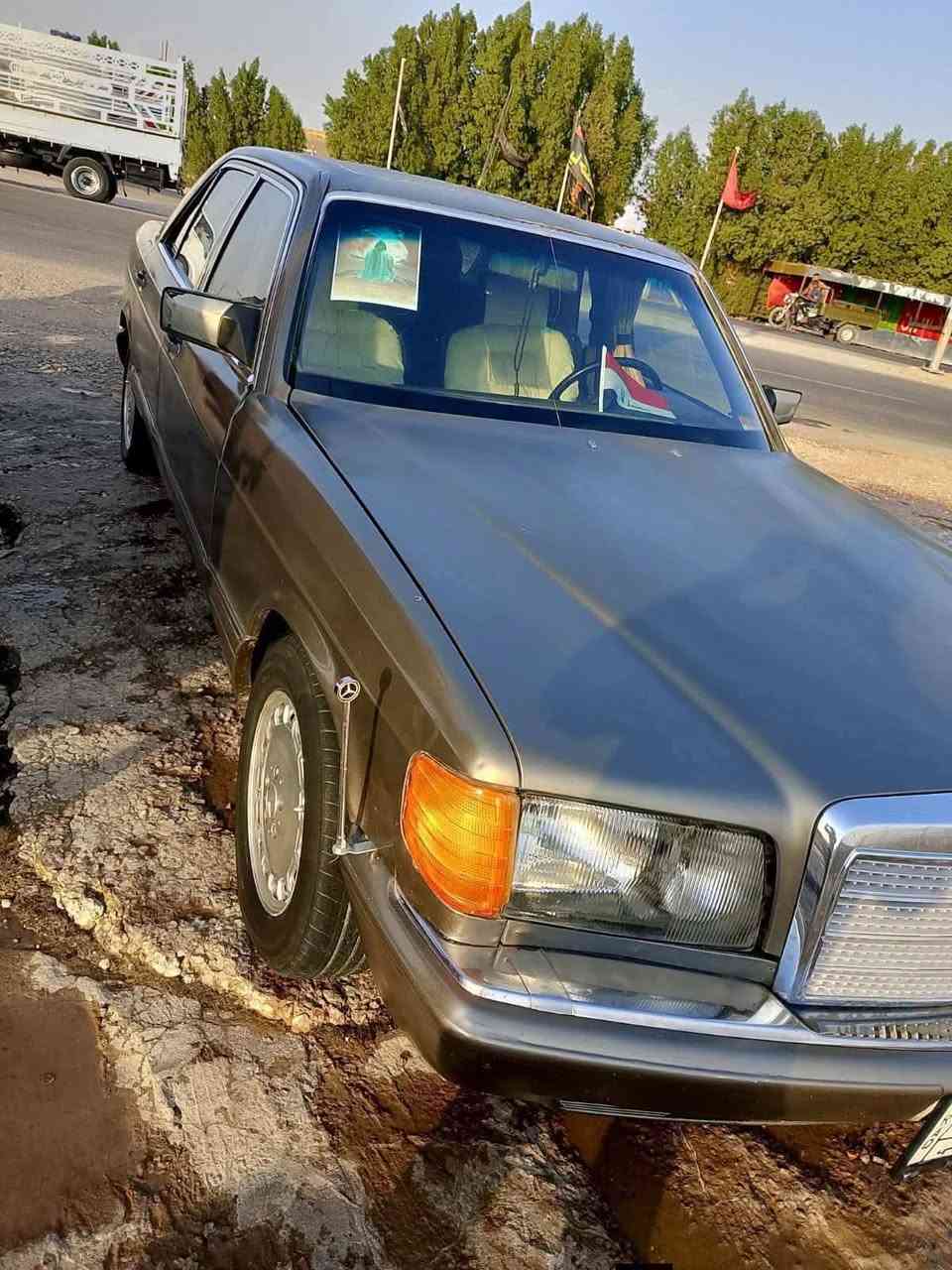السلام عليكم
مارسدس جامبو نجف موديل 1991اللون بني كير ومكينه شرط محور 2500 سنويه 2027 راعيها بالناصريه  غرفه حلوه جلد طخم تاير جديد حداديه زينه الماني نقص  التبريد بس الفان يشتغل مكان السياره ناصريه مركز  السعر33وبيه مجال حك الجيه رقم الهاتف ***********
ملاحضه،، مكلف بل نشر معلوماتهه ورقم راعيهه موجود
