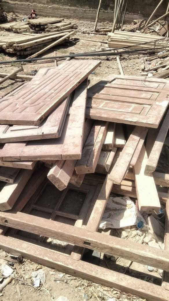 سلام عليكم عندي هذن بيبان وجراجيب وشبابيك بيهن صاج وبيهن لا سعرهن 50قفل شلع
***********

