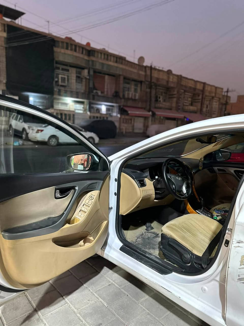 سلام عليكم للبيع
النترا 2013 خليجي فول مواصفات عدى البصمه 

فتحه 

اشاير بالمري 

تحكم جهتين 

شادلها شاشه اصلي وكامره 

ويل كب 

لايت لد 

داخل صاج 

سياره بيها ٤ قطعه صبغ ابيعلك حزام رقم بغداد باسمي تحويل مباشر سياره ما مطلوبة ولا ربع ماعليه اي غرامات 

** تخم تاير جديد + منضومه تبريد كلها جديده تبريده ثلج 

كير ومكينه كفاله 

مكاني بغداد المشتل 

رقمي ***********
سعر ٩٣ وبيها مجال سياره صارت عليه ب١٠٥ الله شاهد
