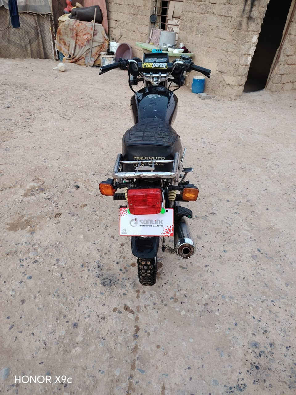 دراجه للبيع موديل 2021 دراجه شرط مكفوله من كل عيب كهربائيات شغاله وياله شرط محرك مفتوح شرط لاصوت ولا بخار سلف هندر ملاحضه الباتري بي ضعف مكان دراجه بيجي بسعر 400وبيها مجال بسيط لل***********
