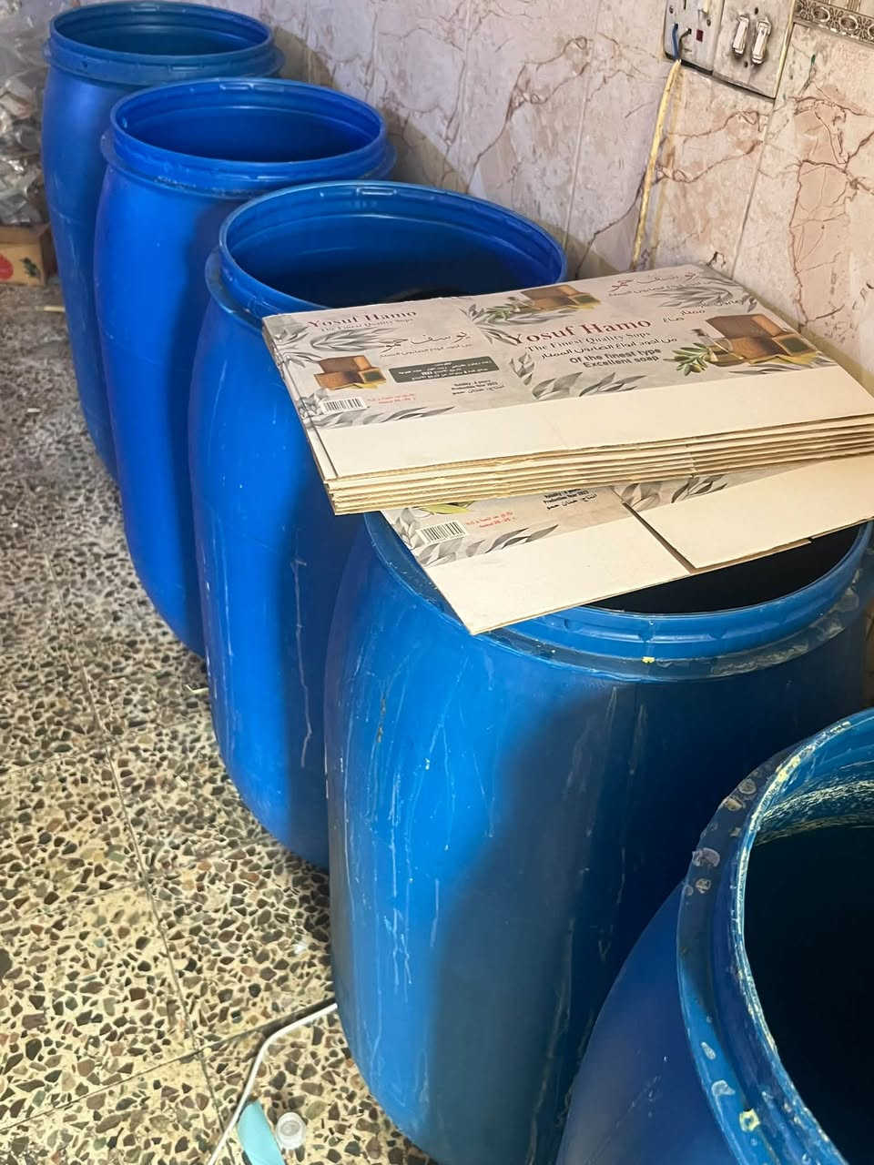 للبيع معمل كامل مال شامبو معه بطل معه كارتون معه ستيكر *********** للبيع شلع مكان بغداد طب خاص وتدلل
