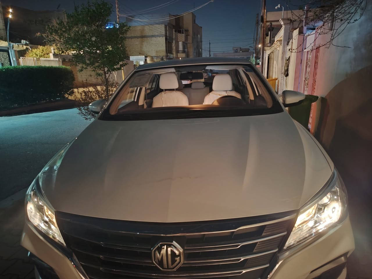 فقط 284كيلو متر،،،
للبيع MG5 2025, ستندر،
ماشيه 
 علا كد الترقيم  فقط . ب اسمي بوضعيه الزيرو وضمان الشركه،،،
دهن الشركه بعده بيه،،،،،، رقم بغداد
للتواصل ***********،،،،
بسعر 18500،،وبالخير علا الياخذه،،
