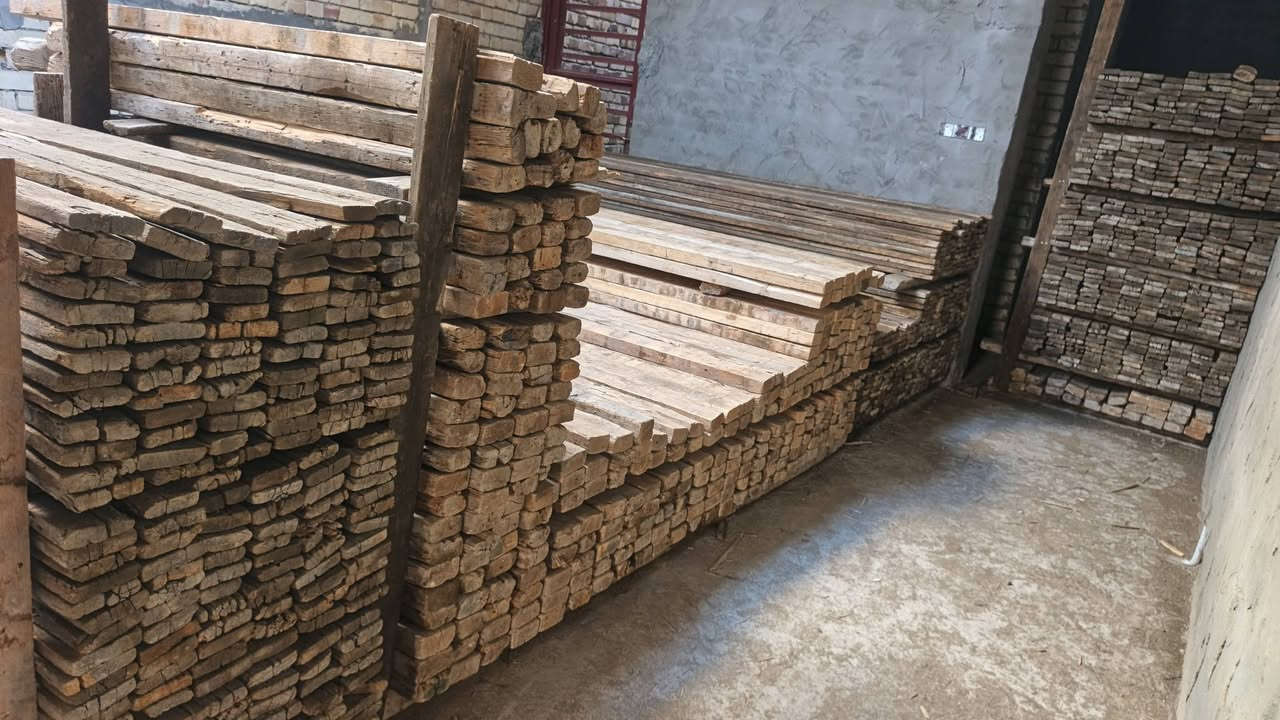 قالب خشب روسي تارس نظيف للبيع 
في بابل حلة الاستفسار ***********
