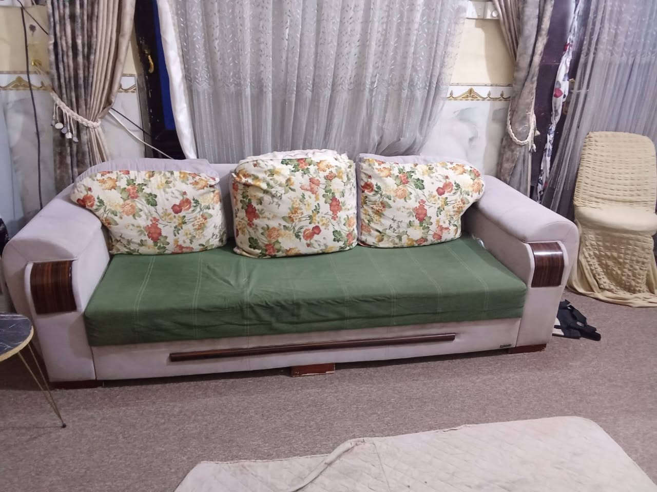 غراض للبيع مستعجل على بيعتهن  لأسباب خاصه نضيفات جدأ  المكان بسوق الشيوخ الفرهه الاستفسار على الرقم ***********
