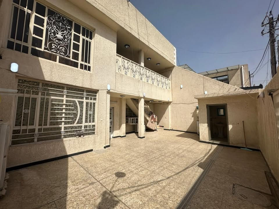 80 متر للبيع واجهة4نزال20 تحتوي على 4
غرف طابقين مقابل ساحة شارع 15 متر
منطقة البلديات دور العمال للاتصال
***********
