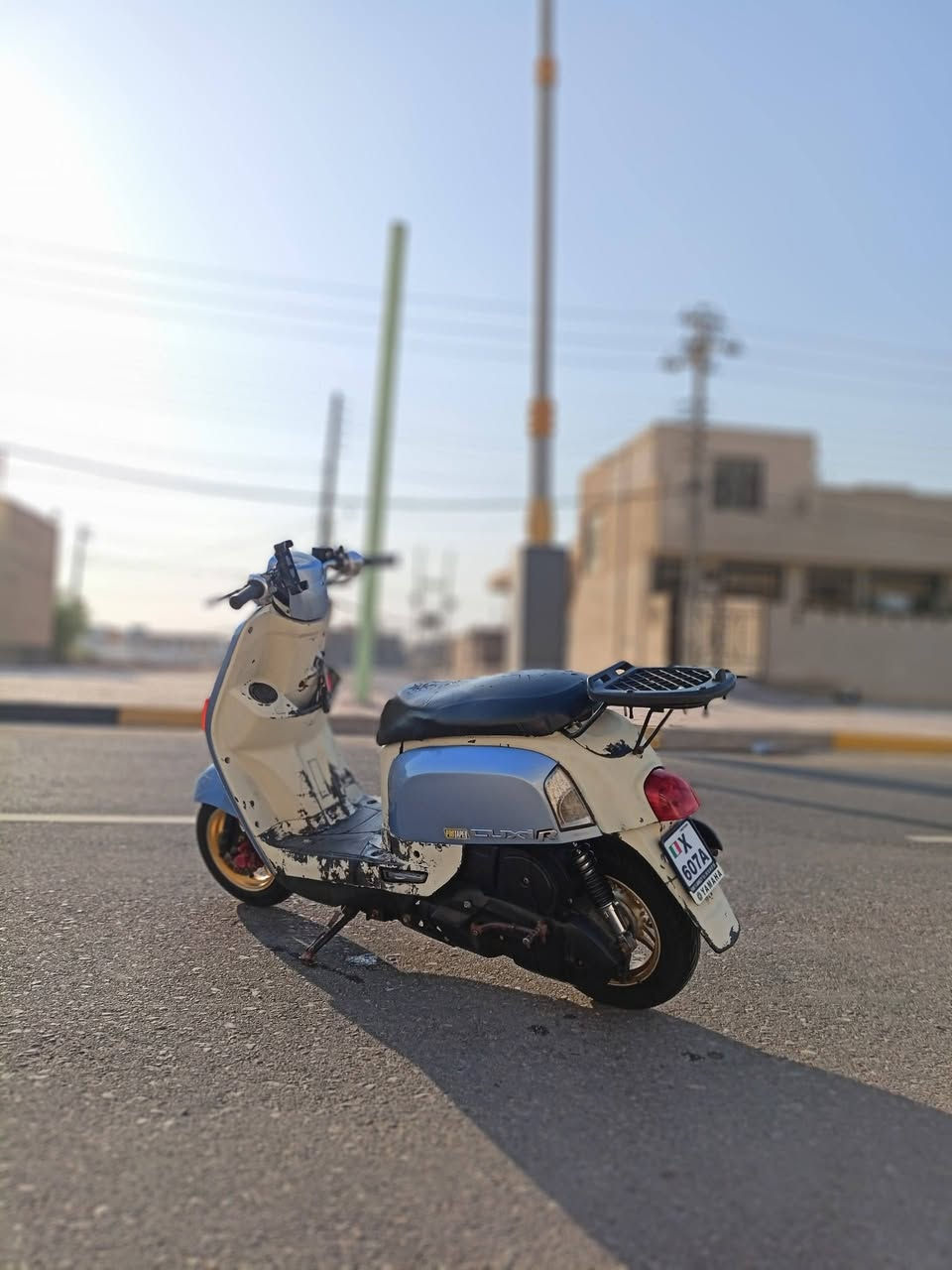سلام عليكم 
للبيع او مراوس بمنغولي ام السلة 
ماكس بوليسي 
موديل 2008 
كابريتر وليس نوزل 
مكينة مفتوحة مرة واحدة على ايدي 
مكينة ناعمة وحلوة بدون تبخير 
كفرات مبدل اصلي تفصيخ ابو الختم وليس تجاري 
لون مميز 
داخل اصل اسود صبغته كريمي ونشلع الصبغ 
شاصي مكفول من اللحيم والفطر
بريك امامي دسك شغال 
بريك خلفي بنز شغال
ويل نجمة رياضي لون ذهبي
قطرة دهن رياضي لون ذهبي
لايت امامي زنون اصفر شغال
لايت خلفي شغال وية السكن 
السكن لون ابيض شغال
اشاير شغالة 
جوزة وسويج بلادي
تايرات امامي خلفي جديد

نواقص الدراجة: 
سلف عاطل 
كشن مكسور 

سعر  750.000 الف وبيه مجال
للاستفسار اكثر (***********)
عنواني كربلاء قرب محطة سما كربلاء 
مراوس ب منغولي ام السلة نضيف
