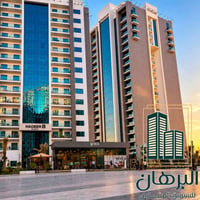 للبيع – شقة في مجمع البروج السكني 🏢 • المساحة: 221 م² • مجهزة بمطبخ • ...