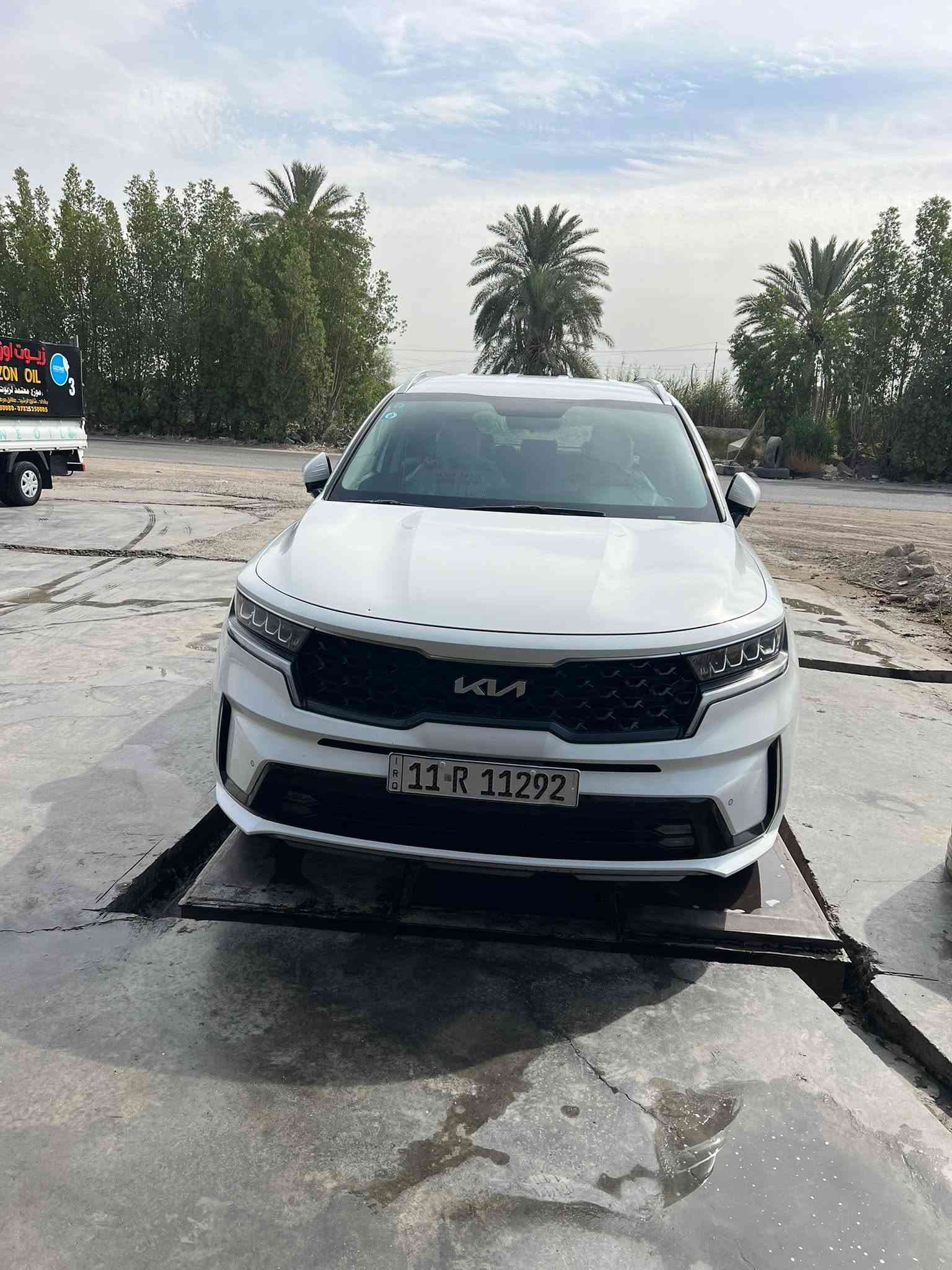 السلام عليكم للبيع 
كيا سورنتو موديل 2023 خليجي 
السياره كفاله فقط مكان PDR 
سونار مرفق
موصفات 
محرك 6v 
اربع انظمه قياده 
سايد بريك بصمه 
جنطه كهرباء 
مانع نزلاق 
بصمه ابواب 
وباقي الموصفات 
ماشيه 90km 
مكان بابل جبله 📍
***********
