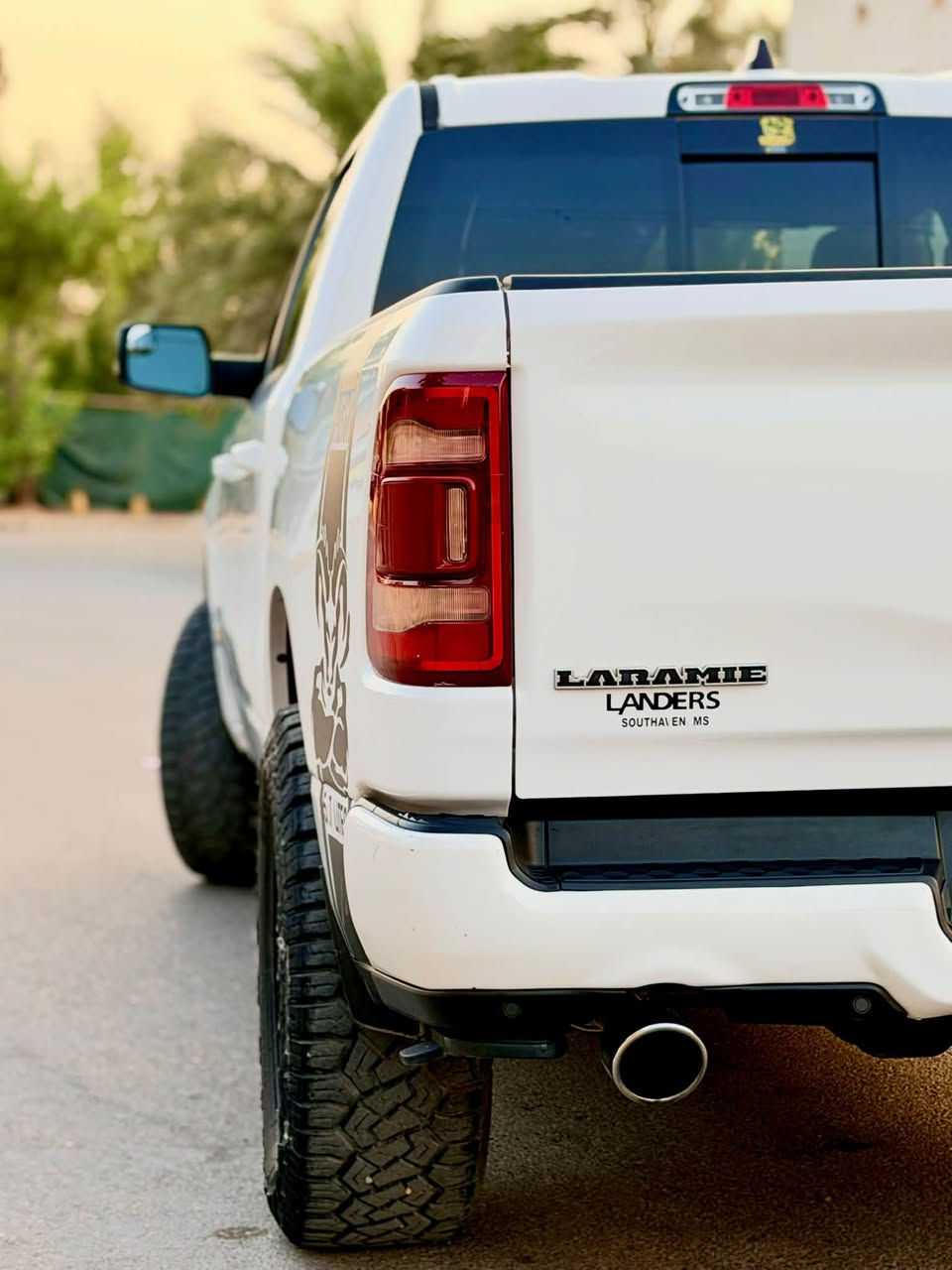 السلام عليكم دوج رام 2023 لارامي  وارد امريكي
Dodge Ram White Laramie 2023 5.7 V8
حجم المكينه : 5.700 V8
المسافة المقطوعه : 15 الف ميل
الضرر : كلين تايتل
الايرباك : سليم مطاك ولا ايرباك
#مواصفات
1.شاشه كبيره تسلا
2.بصمه
3.تشغيل عن بعد
4.كامرا
5.ويل كب
6.كشنات جلد
7.تدفئة تبريد بالكشنات
8.رادارات 360
9.كشنات كهرباء
10.لايتات لد + زنون
11.كشافات
12.اشاير بالمري
13.فور ويل 4x4
14.اتو ستوب
15.حساسات خلفي امامي
16.تايرات جبلي 
17.خزن ميموري
فول مواصفات مرقم بغداد
تفاصيل اكثر هذا رقمي  ***********
مكاني بغداد
