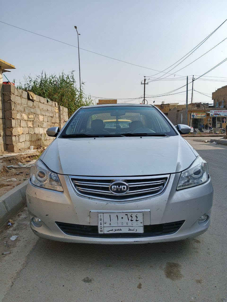 السلام عليكم BYD  G3 2013
السياره هواي بيها مواصفات  سلايت وحساسات امان وترحيب بلمري بصمه تبريد ثلج حداديه ٧٠ بلميه كشنات جلد باتري جديد تايرات  مكينه خير من الله كير جديد قبل فتره بدلته بس بي مشكله بلكهربائيات يبوش وحده اطفي واشغل ترجع طبيعي السياره راعيها يمي ابيعلك بدون كير او كوم حديد  او مراوس بغير سياره  السعر 37  وبيها مجال ***********
