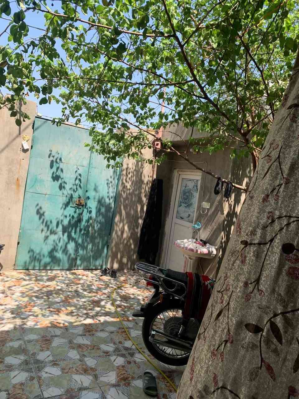 بيت للبيع سعر مناسب 28 مليون مع المجال المكان كوفه براكيه خلف مدرسه الازدهار يبعد عن الشارع 500 متر متوفر جميع الخدمات مساحه البيت 150 متر يحتوي على غرفتين نوم وصاله واستقبال ومطبخ وصيحات خارجية وداخلية أساس تجعيب بناء بلوك والسقف عكاده بيت جاهز كبل جيب غراضك وتكعد الشراي بخدمته *********** اتصل واتساب هم موجود وخاص
