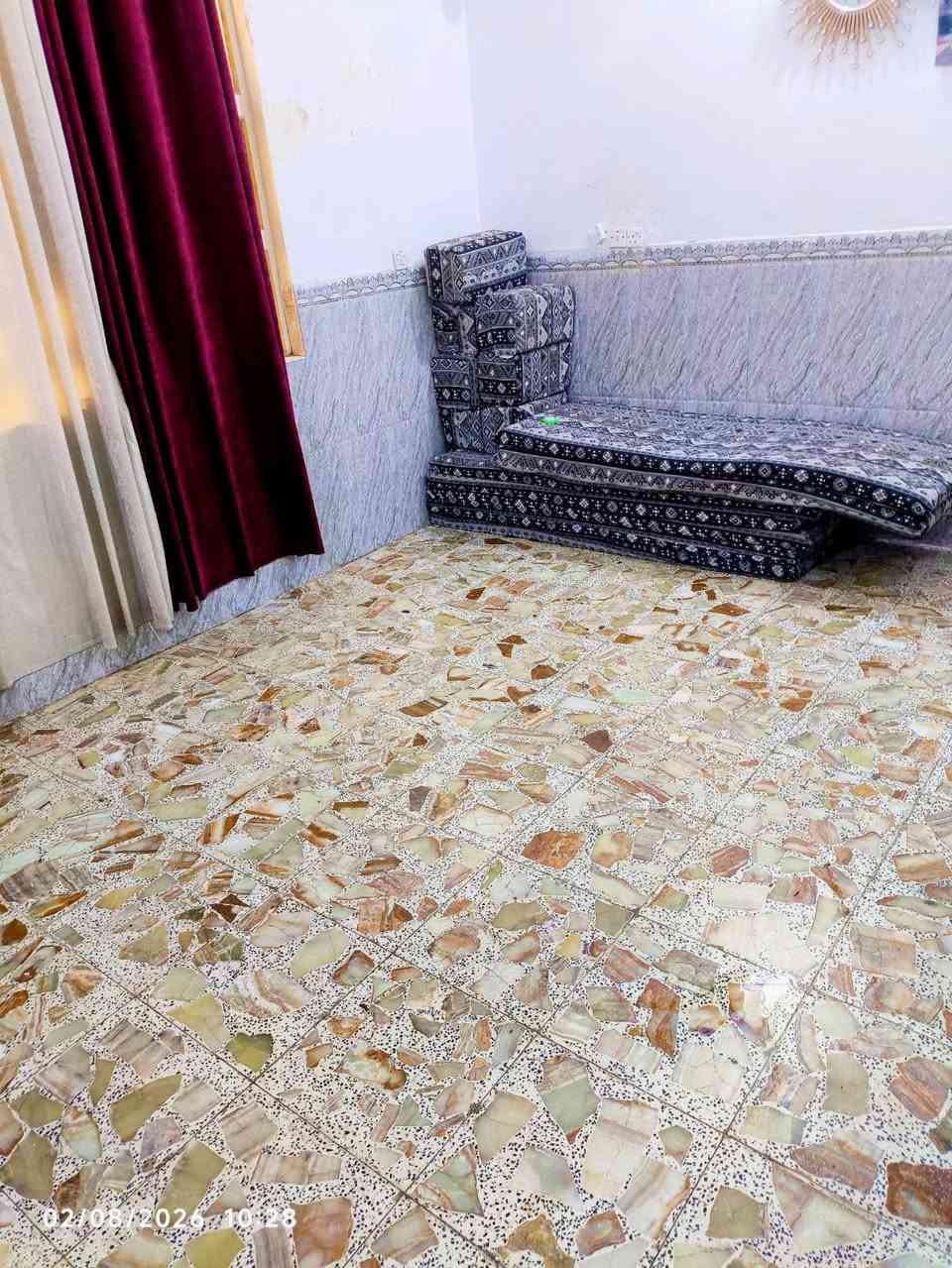 يا الله بيت للبيع 100مربع(( معه الاثاث 🪑)) 
طابو زراعي سند 25
((بي نسخه سندج📋))
(( بلخط الاول))   
قريب عل شارع 

بناء طابوك
اساس او سقف صب مسلح 

البيت يحتوي على 
غرفه نوم🛌
 صاله مطبخ👨‍🍳
 ستقبال 
صحيات داخل او خارج 

سعر 45💵💲معه مجال 

العنوان نجف الاشرف مقابل قرية الغدير الاولى شارع الصب عمود 269 
شارع((دوان بني خالد)) 
***********
