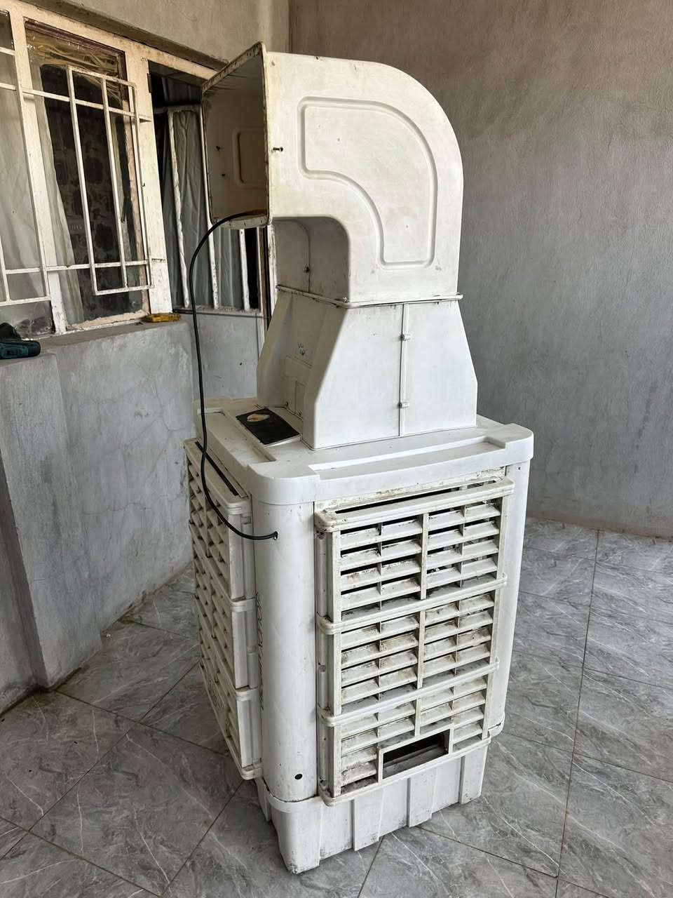إسلام عليكم مبرده حجم 50زركه
سعر 170  ولبيضه ب 80 غسلتها وماطور صار ثكيل 
مكان ابي غريب ***********
