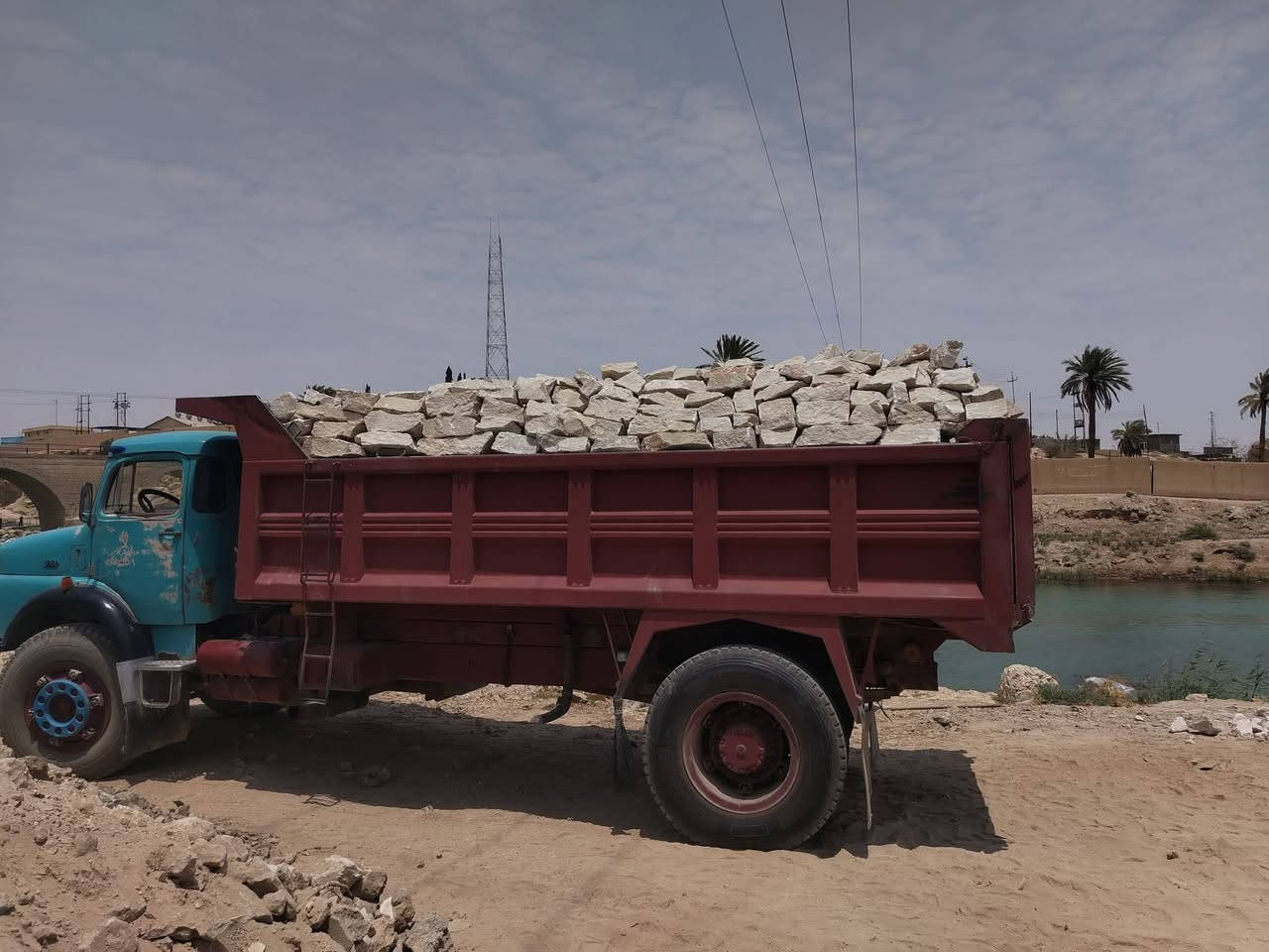 اخوان السلام عليكم يوجد عندنا حجر درجه اولى***********
