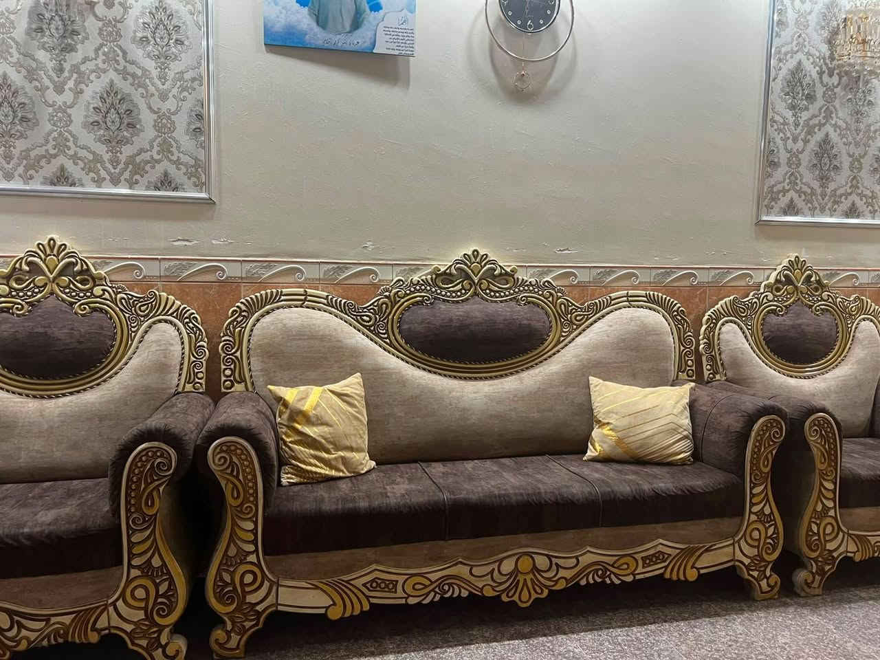 اسسلام عليكم عندي هذا تخم 10مقاعد للبيع أريده ب400وياهن طبلات 3كزاز بي مجال للاستفسار مراسله الخاص او اللتصال***********
