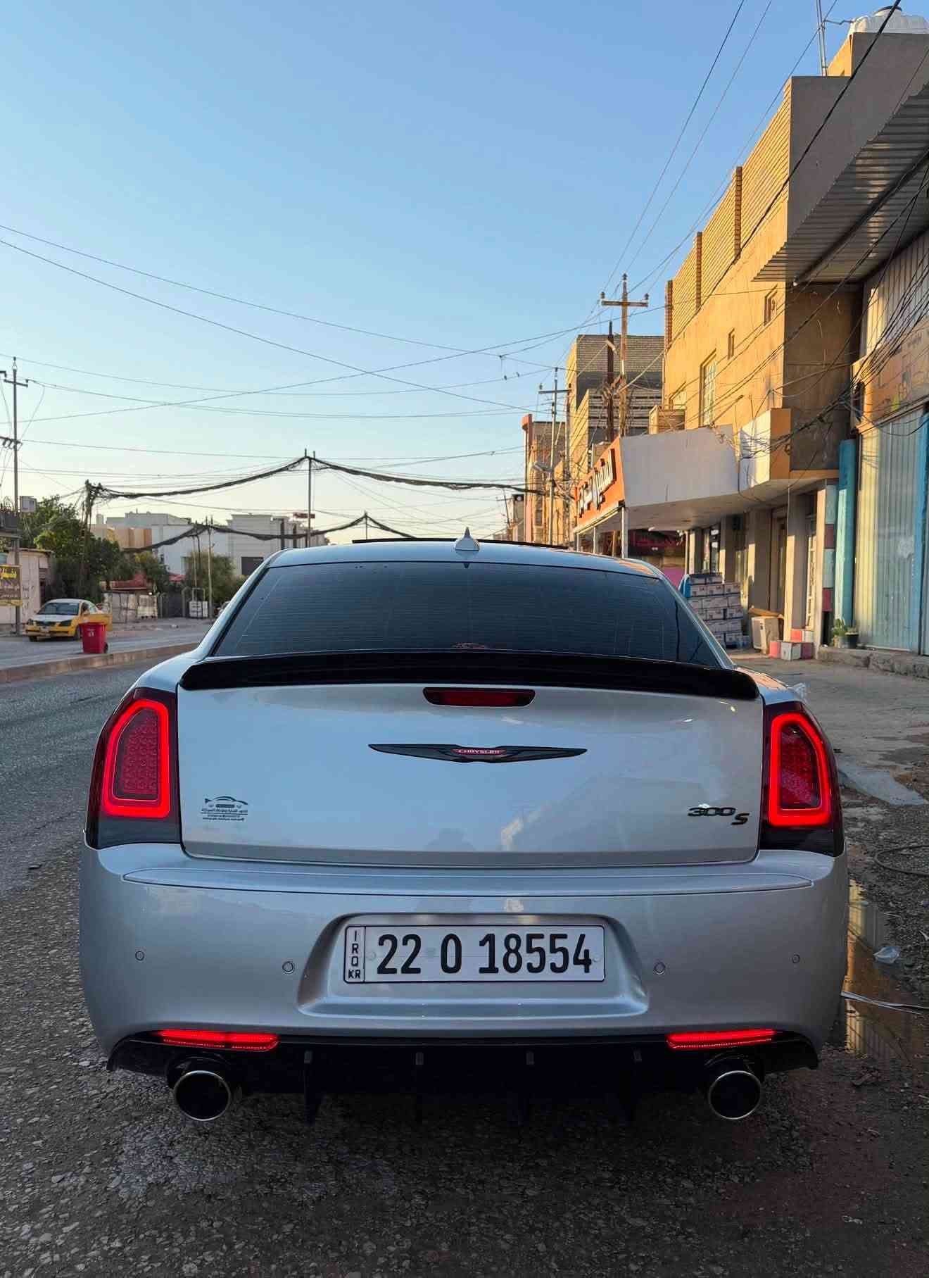 سلام عليكم
كرايسلر 300s مديل 2023 لاست كول 
 تو ويل رقم اربيل 
مكينه 6 سلندر 3600
السياره كلش نضيفة وماشيه 71 الف ميل
فول مواصفات بنوراما
حساسات امامي وخلفي
رادار جانبي نقطة عمياء 
كشنات جلد حظن 
حادث كلش خفيف وسطحي 
 ربع جاملغ وشويه من البنيد
بدون دواخل راديترات اصليه 
مكان السيارة النجف
للاستفسار اتصل على الرقم او تراسلني وتساب 
***********
