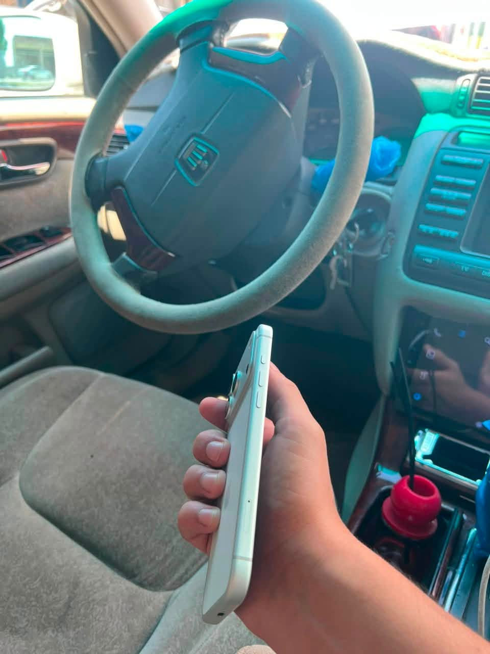للبيع شريحه فعليه
ذاكره 256
بطاريه 99
مكان نجف 
***********واتساب فقط
