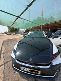 للبيع كراون ماجيستا 2023 ضمان ساز ماشيه 11 رقم بغداد اللون ابيض واسود ...