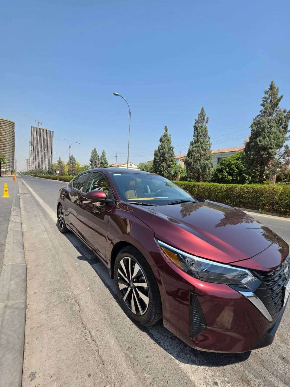 نيسان سنترا موديل ٢٠٢٥ وارد امريكي، حادث خلفي بسسيط بدون دواخل بدون ايرباك..
مرقم اربيل، رقم جديد ، سنوية صالحة الى ٢٠٣١، 
السيارة ماشية ١٩ الف كيلو..

السيارة مواصفات SL اعلى مواصفات: 

فتحة سقف، كامرات 360, رادار امامي،Pro pilot,  حساسات خلفية، بصمة وتشغيل عن بعد، كشنات جلد، تدفئة كشنات/ستيرن، اوت هولد، تحديد مسار، نقاط عمياء، مكابح طوارئ، تشغيل عن بعد، كشن سائق كهرباء، نظام صوتي Bose، وغيرهاا من المواصفات..
السعر 170 ورقة 

السيارة تقريبا بحالة الوكالة، رقم الشاصي: 3N1AB8CV3SY205389

التواصل واتساب مباشر مع صاحب السيارة: ***********
