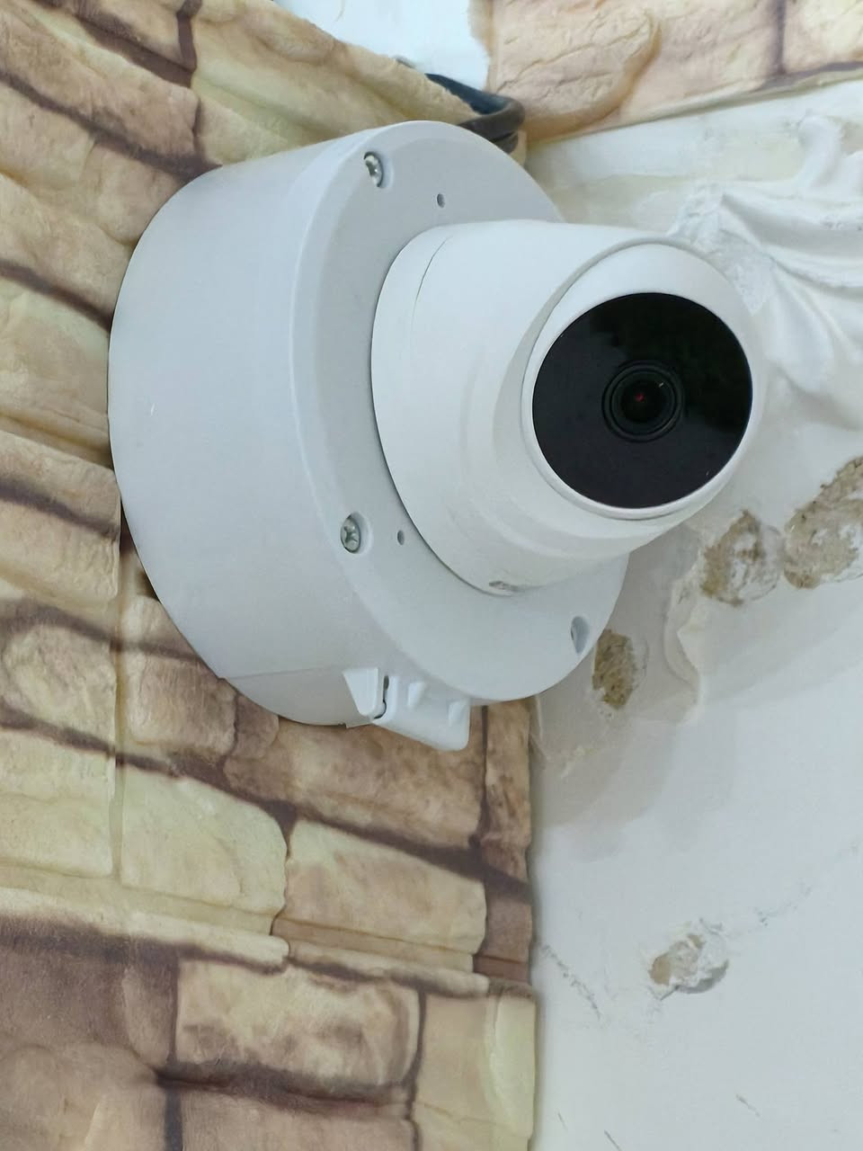 تنصيب و صيانة كامرات المراقبة 
داخل النجف .
***********
