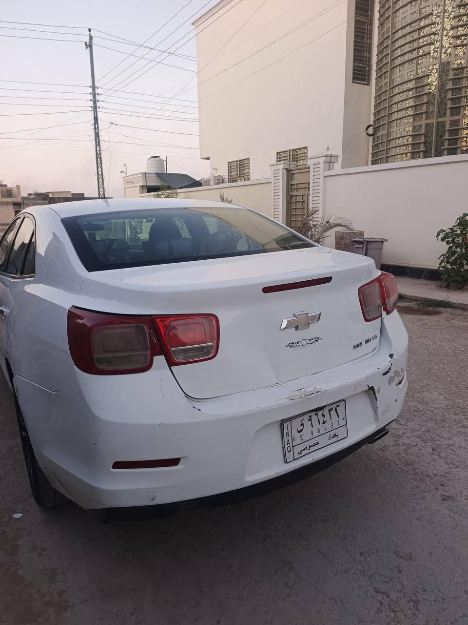 ماليبوا 2013 خليجي محرك 2400 دوش تنفس طبيعي  
سياره بيه قطعتين صبغ جاملغ امامي موضح بصور طعجه على بارد ترجع هوه وجنطه بيه خسفه صغيره  وجاملغ خلفي هوه ضرره وتكدى تجي وتجيك
محرك وكير وتبريد  خير من الله 
اناره بدشبول داخليه بلادي 
شاشه اندرويد 
اربع ابواب جام كهربائي 
سايد بريك كهربائي 
سياىه جويتر ونوزلات وبلكات مبدلهن قبل سبوع  ادامه كامله بما فيها عبوه الفيت بم 
تخم تاير والحداديه بدلتهن اليوم 
السياره بأسمي شوكت ماتريد احولك سعره ٨٠ وبيه مجال
الاستفسار 
*********** خاص مفتوح ايضآ 
مكاني بابل المسيب
