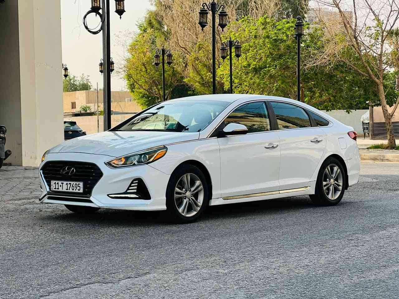 سوناتا موديل 18 وراد أمريكي. سعر 118. قابل لتفاوض للاستفسار *********** حادثها جاملغ وباب. بدون دواخل. وبدون ايرباك مواصفات السياره فول واحد على واحد ماعدا الفتحه بصمه +بصمة أبواب حساسات امامي وخلفي  تحكم ستيرن رادار امامي وخلفي شاشه كبيره +كأمره خلفيه دواره كشنات تدفئه تبريد +كشنات كهربائي +اشاير مري شفط مكينه وكير مكفولات حجم المكينه 2400 ماشيه 100 الف حقيقي طخم تاير جديد+حداديه جديدة ومنظومة زنون. وبعد بيها مواصفات مكان السيارة كربلاء
