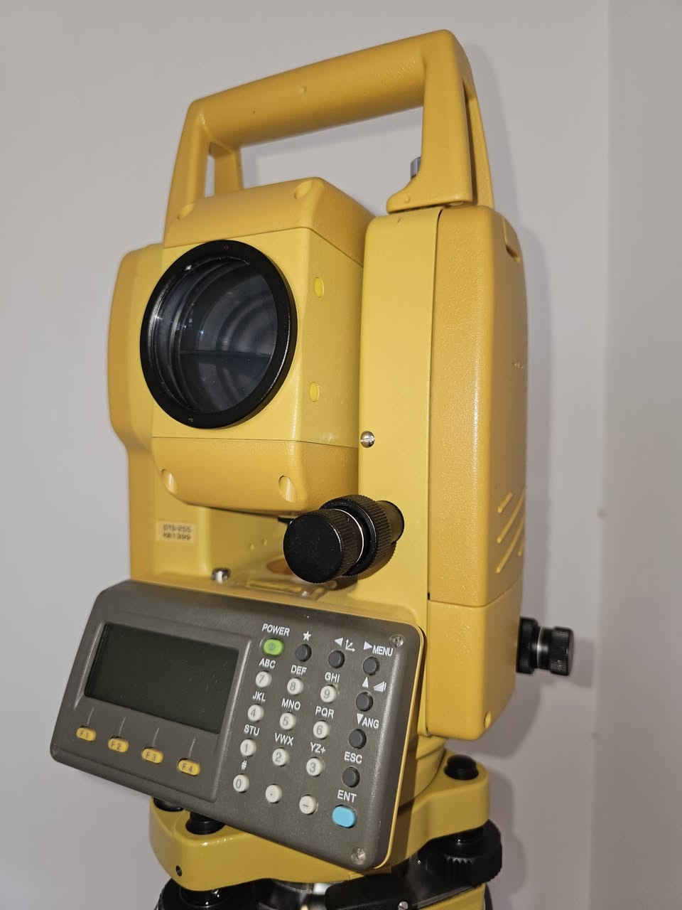 TOPCON GTS255
نظافة ۹۷٪
سعر مناسب جدا
رکیزە جدید 
عاکس کبیر جدید
***********
#sperogeosystems #GNSS #surveying #leica #topcon  #sokkia
