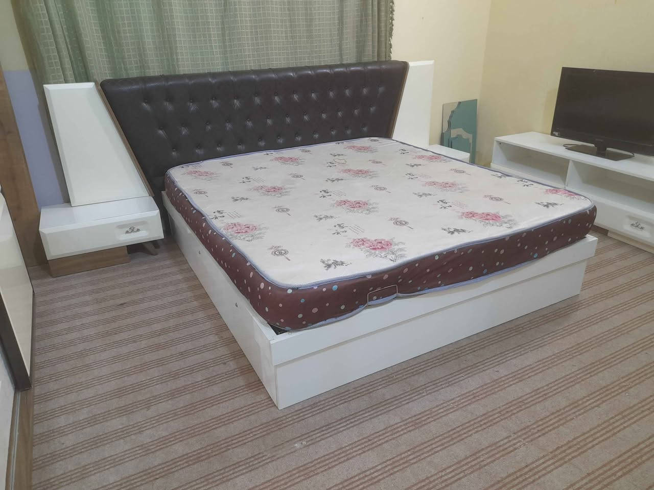 غرفة نوم تركي درجه اولا ٩ قطع عنوان الزبير 
للستفسار وتساب *********** الزبير, البصرة
