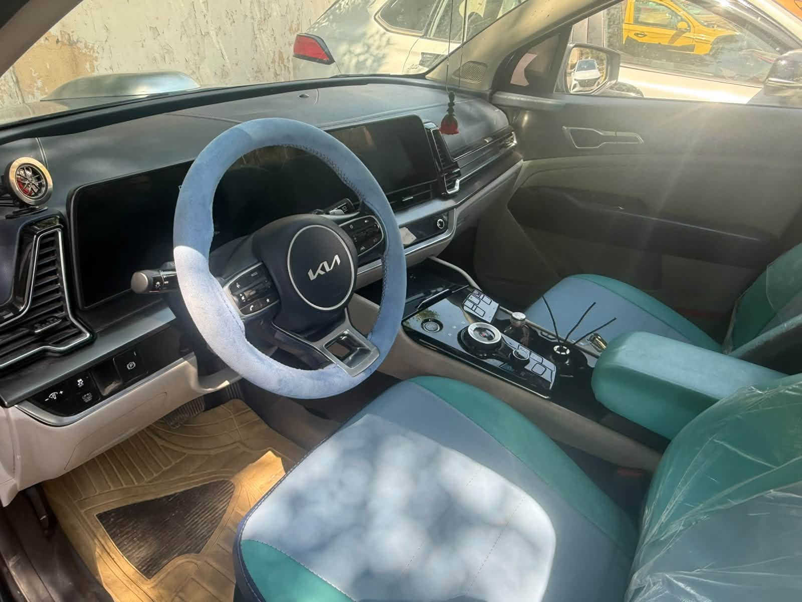 #سبورتج  هايبرد|KIA Sportage
 - موديل 2023  
مرقم بغداد  //سعر 156 
  مواصفات 
فور ويل  4x4
 محرك 1.6 لتر توربو هايبرد بقوه240 حصان (اقوى من جميع اصدارات سبورج واكثرهن اقتصاديه وعمليه)
 ‏تمشي بتفويله وحده 950km
 ‏#العداد 17الف سياره ترايك زيرو
 ‏#سياره وارد أمريكي بيها قطع صبغ 
 ‏#اللوحات بغداد بسمي 
كير ماوس اوتيماتك 8 سرعات
تشغيل ذكي ( بصمة ) ,تشغيل عن بعد
شاشة Apple CarPlay, android auto 
تحكم ستيرين كامل مع تدفئه 
هاند بريك كهرباء
 شاشة كبيرة ( GPS )
 رادارات 360 
حساس خلفي
شاحن وايرليس
كرسي كهرباء 
تدفئة المقاعد الامامية
تدفئه مقود 
 هاند بريك كهرباء 
 مانع انزلاق 
 اوتو هولد ( AUTO HOLD )
 مساعد نزول المنحدرات 
 سستم صوت مميز
 ‏انظمه قيادة متعدده
 ‏نظام قيادة ذاتي
 ‏كشنات جلد فاخر طبيعي
 ‏منافذ USB +أواكس
للستفسار *********** رقمي اسيا فقط واتساب 
*********** مكاني بغداد الدوره
