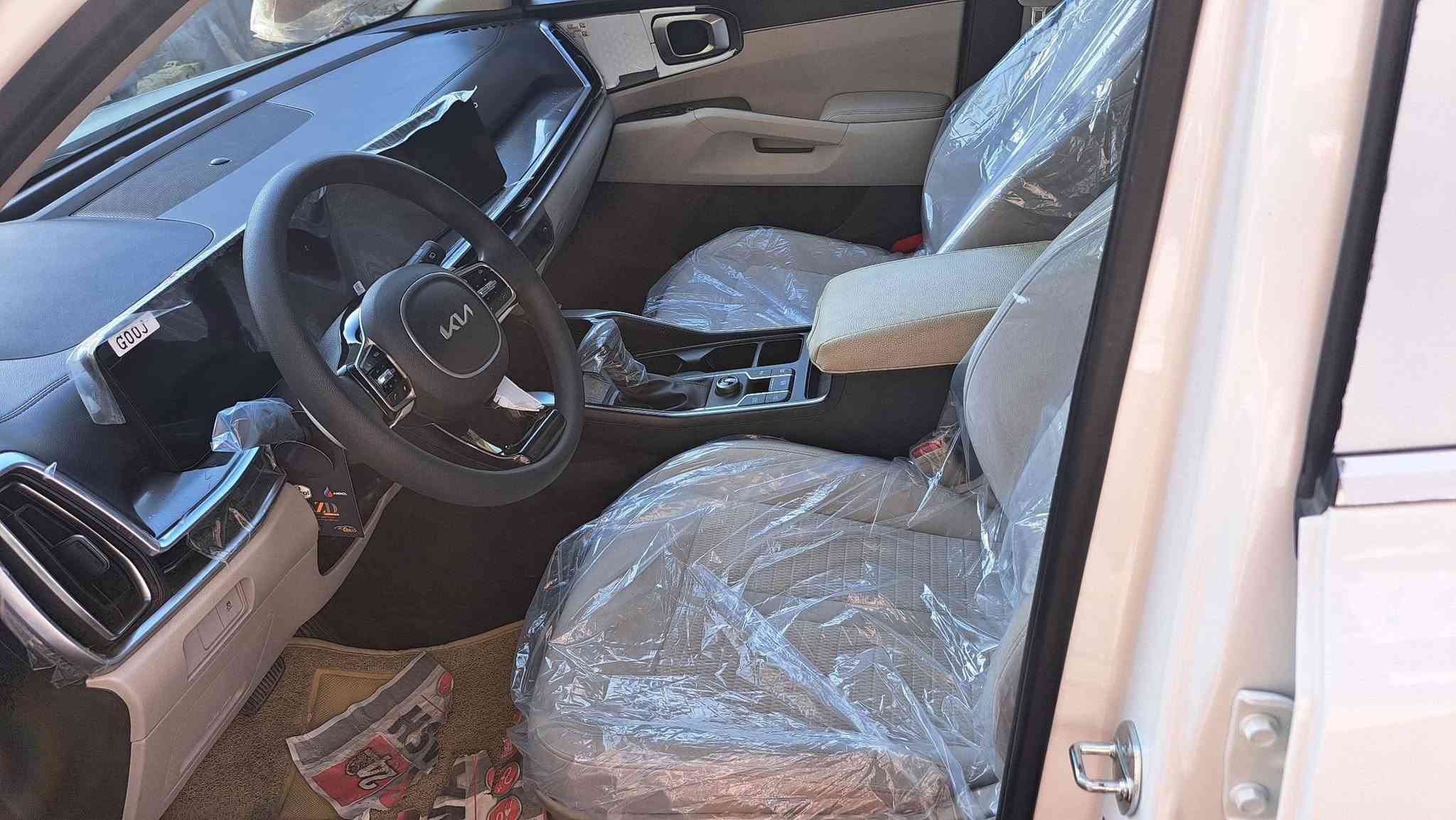 للبيع 
سورنتو. 2024 
خليجية شركة الدولية داخلة ي ضمان 
مكفولة كفالة عامة بدون صبغ وبارد وتبديل 
مواصفات عتيادية 
محرك 4 سلندر. 2500 
شاشة متصلة كاملة 
7 راكب 
3 انضمة قيادة 
تحكم مقود 
حساسات امامية وخلفية 
مري شفط وترحيب 
رقم اربيل لدولي ب أسمي 
السعر 240 
لاستفسار ‭***********‬
مكاني بغداد
