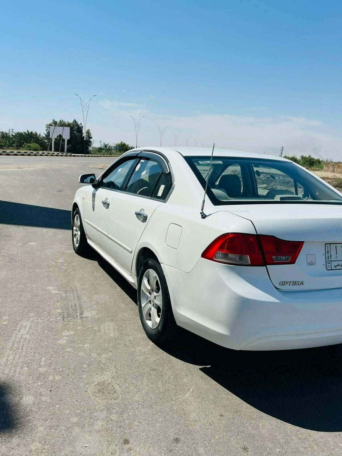 السلام عليكم
كيا اوبتيما 2009 خليجي بسمي 
سياره جهازه كير ومحرك وحداديه تخم تاير 
وكهربائيات وتبريد سياره ماناقصه شي
دواخل عسلي رقمه بصره مكان السياره ناصريه مركز
 ** مكلف بل نشر رقم صاحب سياره للستفسار 
رقم الهاتف :***********
