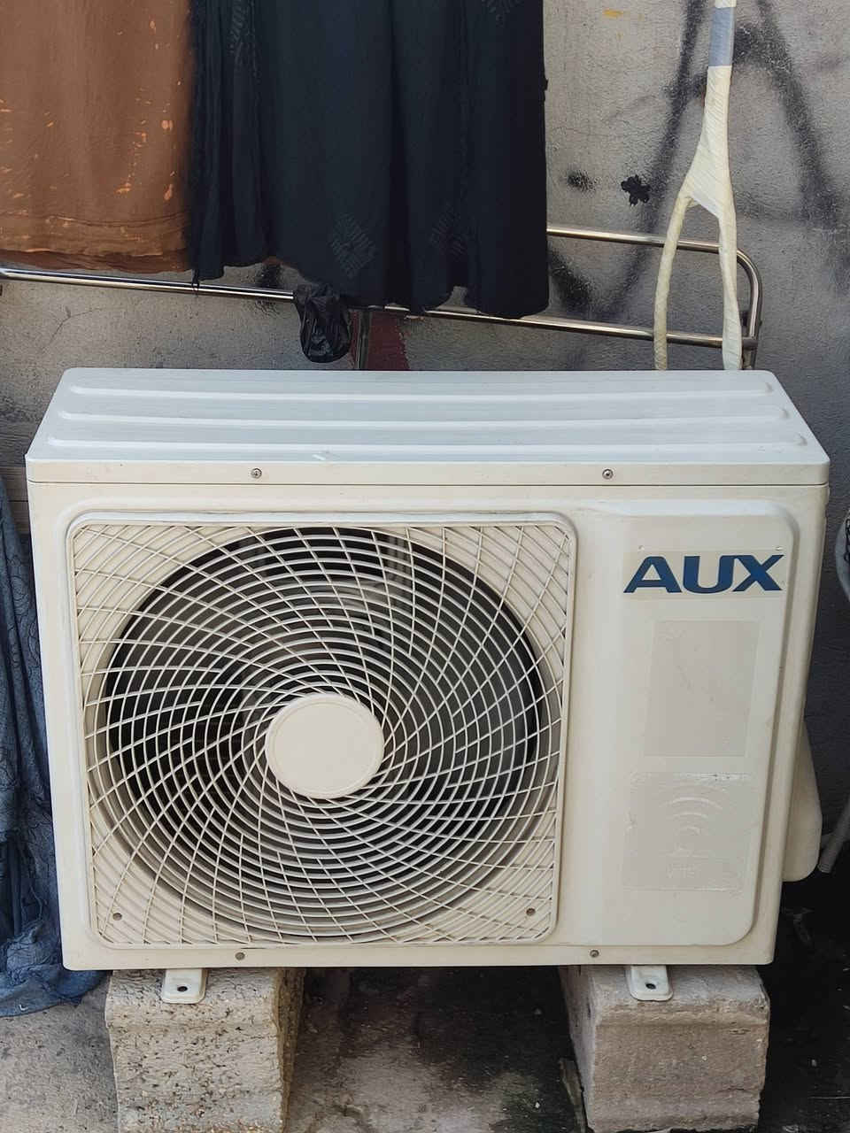 سبلت ماركة اوكس طن ونص للبيع جهاز شغال مستعمل 4 اشهر جهاز بلادي مامصلح تدفئةوتبريد ثلج ملحقاتة كاملة السعر 325 رقمي *********** مكاني كربلاء مامتواجد على الفيس.
