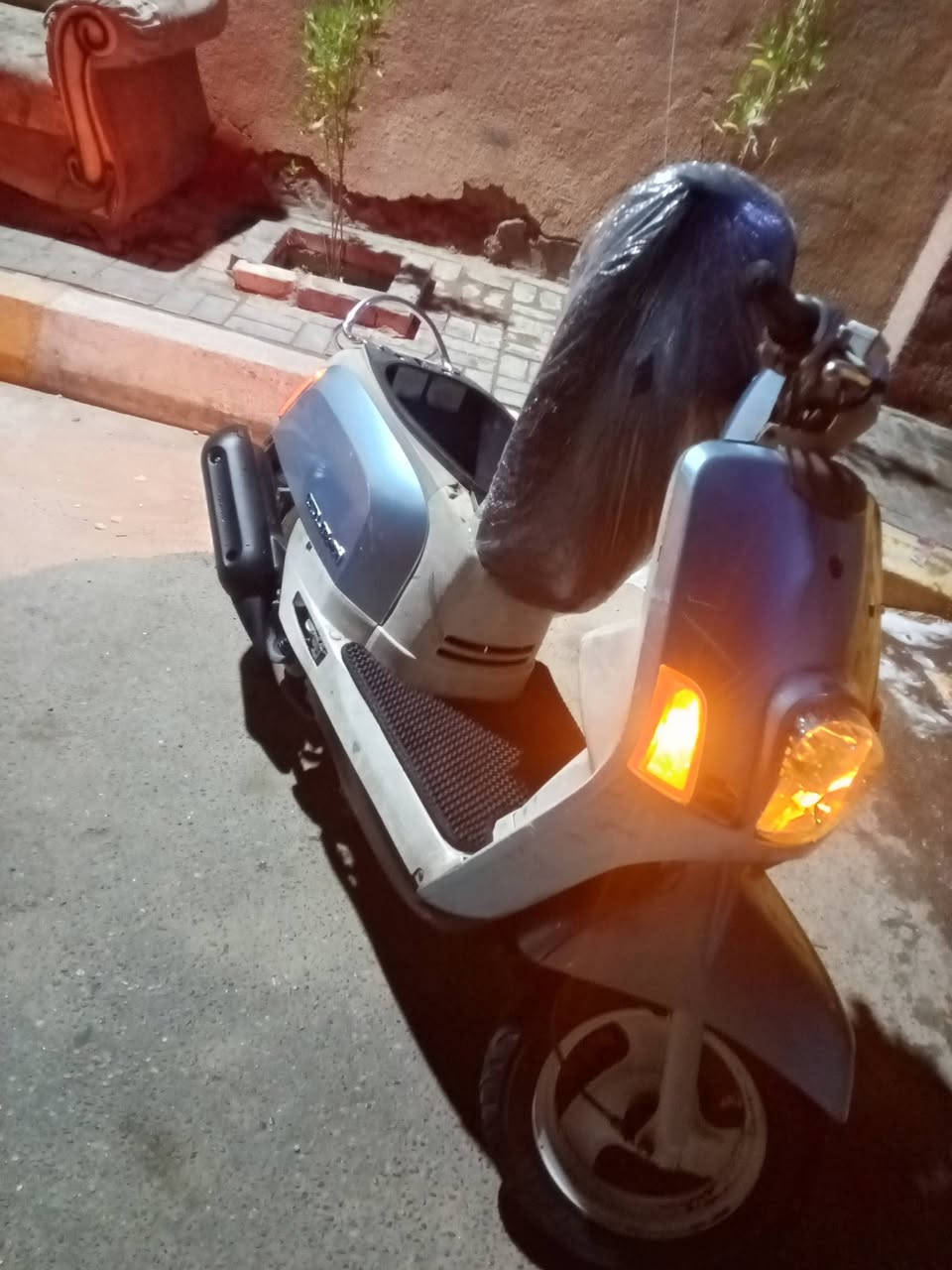 سلام عليكم بوليس نضيفه مكينه ناعمه وتخبل لا تنقيص لا نضوح لا تبخير تجي وشوف بعينك أحله من صور سعر ٥٨٠ وبيه مجال مكاني كربلاء الرقم *********** لحد يكلي شنو نقصه مابيه نقص
