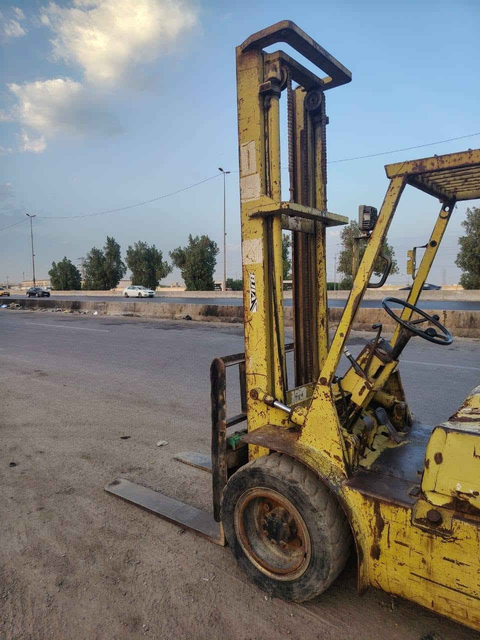رافعة مسيوبيشي ١٩٨٨
٣ طن جب عالي شغالة و جاهزة 
مكان بغداد سعر ٣٠ و بيهة مجال 
📞 ***********
