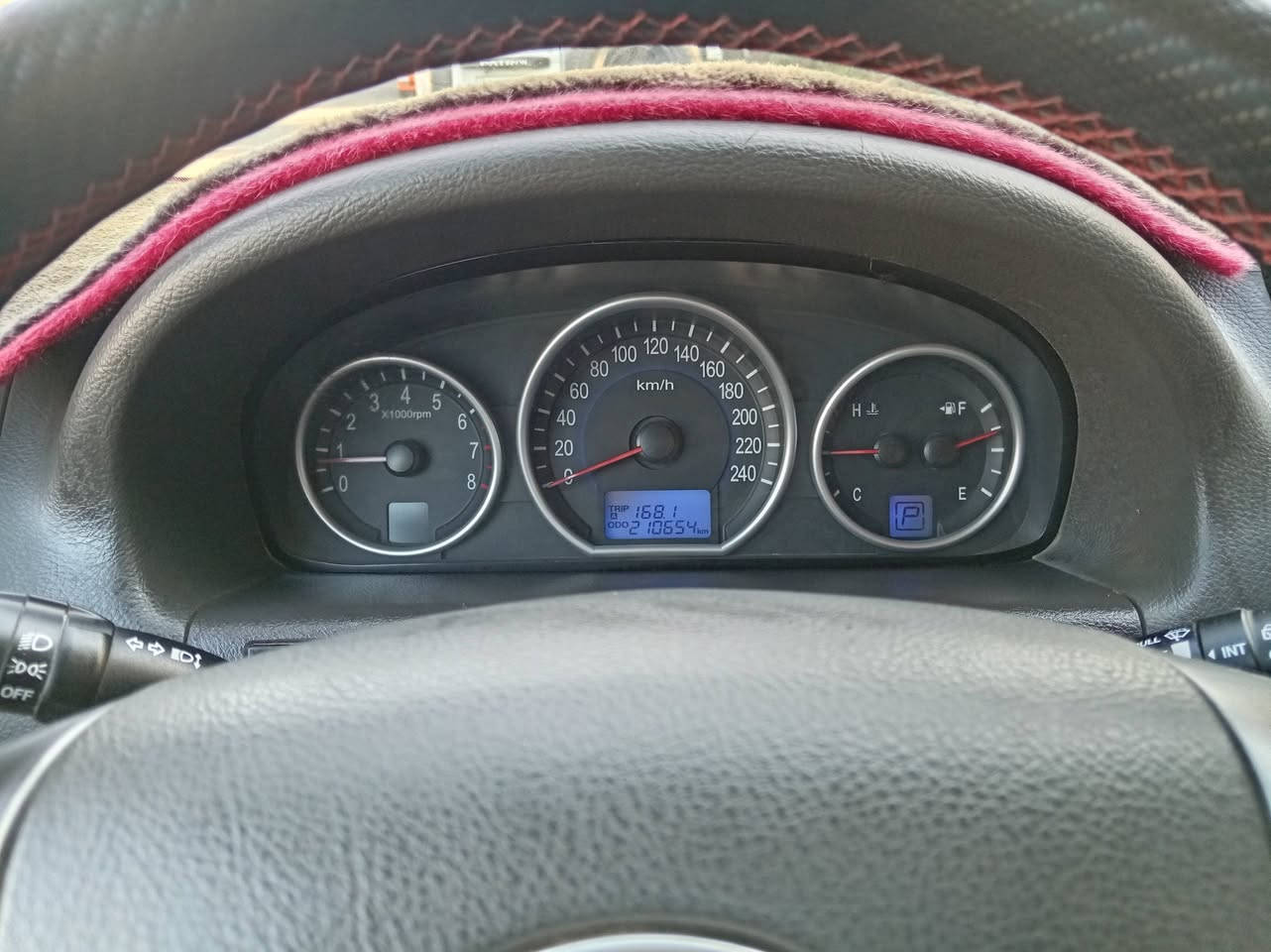 🚗 للبيع: هيونداي فيرا كروز 2012
سيارة عائلية، فخمة، ومتينة.. جاهزة للمشي وما تحتاج أي مصروف!
 * الموديل: 2012
 * المحرك: 6 سلندر (3800) – محرك قوي وهادئ
 * الجير: أوتوماتيك (ممتاز)
 * الحالة الفنية: محرك وجير وتكييف بحالة ممتازة جداً ❄️
 * المواصفات:
   * صالون واسع ومريح جداً (3 صفوف أسرّة / 7 ركاب)
   * تبريد  (أمام وخلف)
 
💰 السعر المطلوب: [ 130 ] (قابل للتفاوض)
📞 ***********
