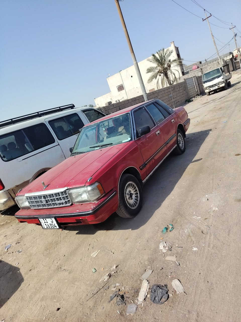 سلام عليكم، سوبر ١٩٨٤ سياره حلوه نقصها كير فقط كيرها يئخر مرات بلبك فقط  حداده دواخل عضمته حلوه رقم بغداد راعيه يمي تحويل ثاني يوم، السعر ٣٥ العنوان بصره ابي الخصيب ***********،

