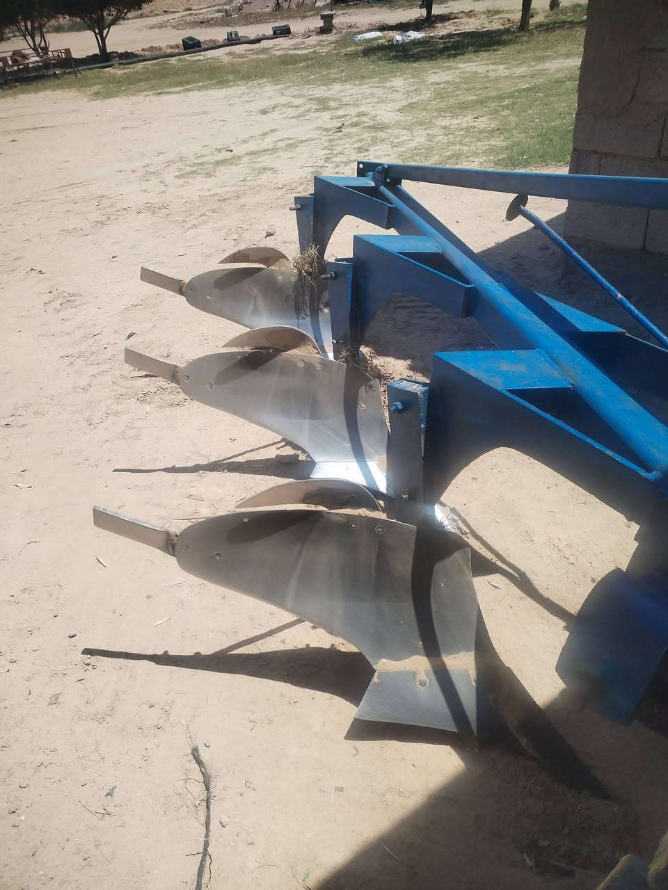 سلام عليكم فدان البيع حدادة الخميسه حجم ١٤ نضيف سعر ٩٠٠بيه مجال رقم ***********
