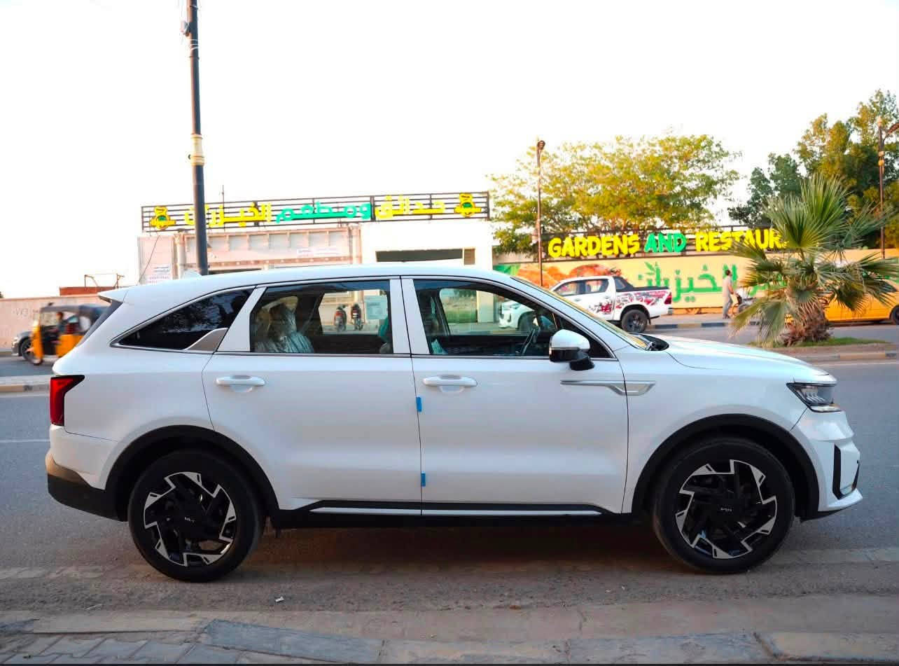 � للبيع: كيا سورينتو 2022 وارد أمريكي 🇺🇸 فئة LX
🔹 اللون: أبيض
🔹 الممشى: 33 ألف ميل
🔹 رقم: بغداد

🔹 محرك 2.5 لتر 4 سلندر
🔹 قير أوتوماتيك 8 سرعات
🔹 7 ركاب (3 صفوف)
🔹 شاشة 8 إنج + Apple CarPlay + Android Auto
🔹 كاميرا خلفية
🔹رادار امامي 
🔹تحديد مسار 
🔹تحكم ستيرن 
🔹4 وضعيات قياده
🔹 تخم تاير جديد باتري جديد
🔹تاريخ إنهاء السنويه 2028 السياره بأسمي مشروع وطني 
🔹 السيارة نظيفة وجاهزة للاستخدام أي نقص ما بيهه 
حادثهه خفيف صور الحادث ع الخاص 
علماً ان رقم السياره الماني قبل كم يوم بدلته

📞 الاستفسار الاتصال على الرقم 
***********
