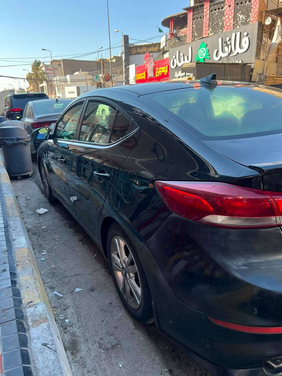 السلام عليكم النترا ٢٠١٨ للبيع لون اسود مواصفات عدا البصمة والفتحة رقم بغداد تحويل مباشر بيها قطعتين سرقة بنيد وجاملغ عكس السايق وموضحات بالصوره واثناء النقل مضروبة ضربة خفيفة بالبجم طاك ايرباك ستيرن فقط ومرجعي كلشي موضح بالصور مكان السيارة بغداد السعر ١٠٦ وبيها مجال ورقة الاتصال على الرقم ***********
