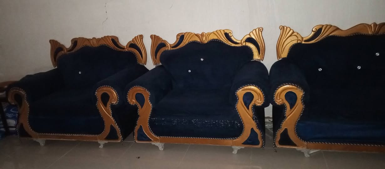 السلام عليكم تخم للبيع مقاعد 6سعر 80وبي مجال العنوان بغداد شهداء البياع سوك رضا ***********
