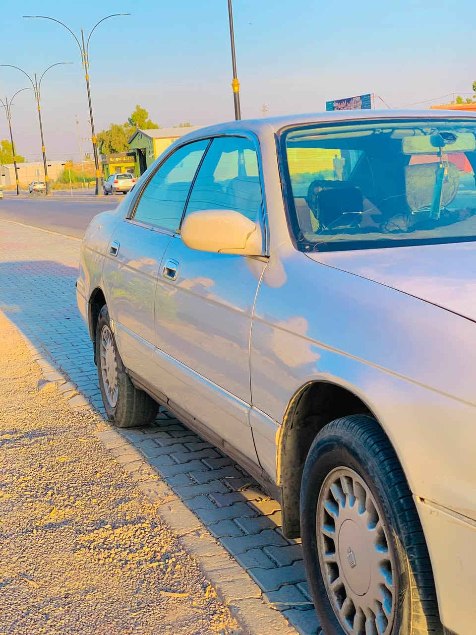 السلام عليكم سياره للبيع بطه متصل موديل 93 ما مكصوص سياره بأسمي رقم صلاح الدين  دولي سنويه لـ 2031 شرط تحويل ثاني يوم سياره نضيفه مال جناي كير محرك شرط كهربائيات كلها شغاله ***********
