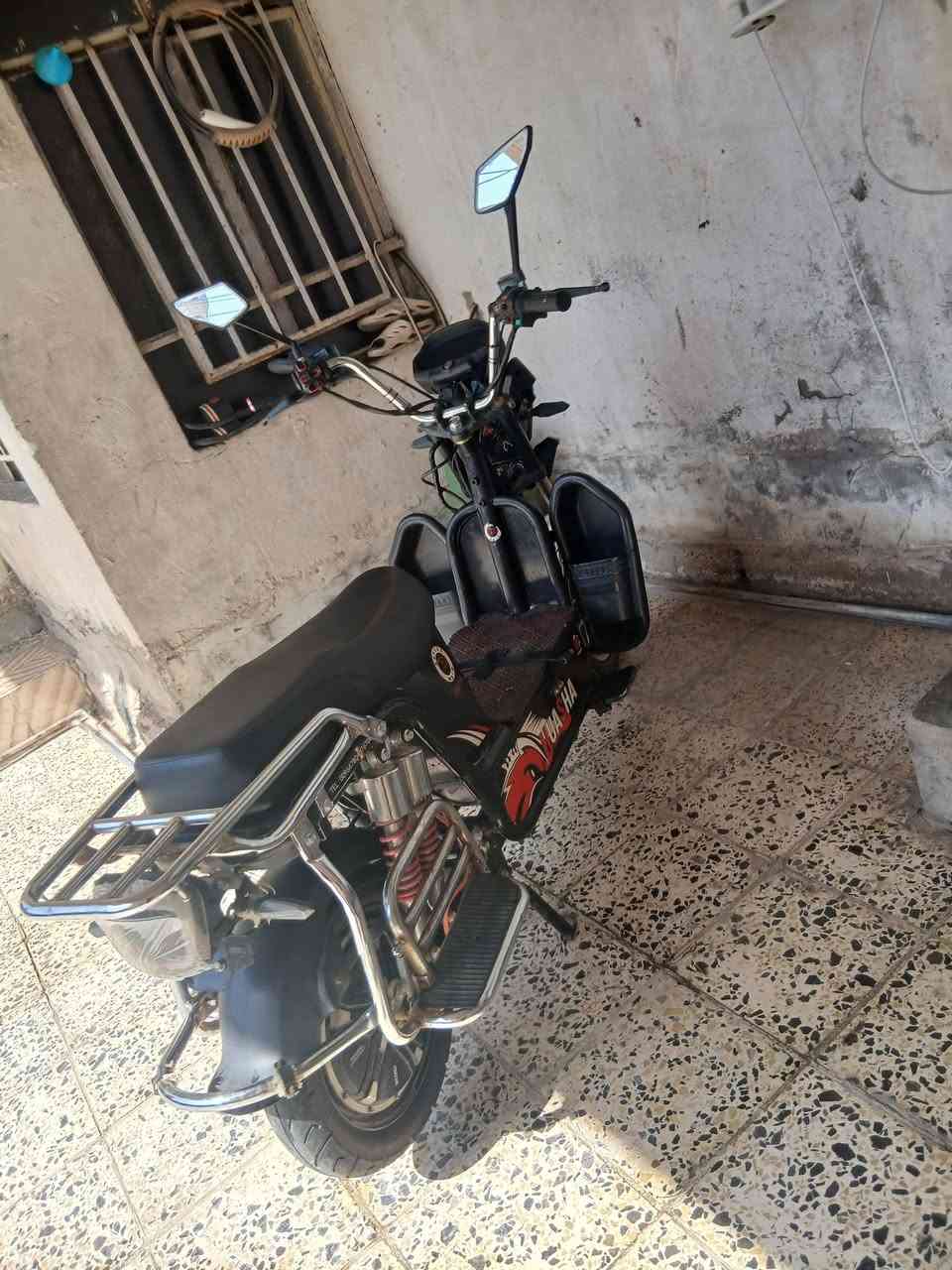 السلام عليكم ورحمة الله وبركاتة دراجه شحن لبيع جبلي موديل 24 كله شغال مابي نقص هورن اشاير لايت كله شغال نضام R البطاريات انتاج 26جدد شرط الفحص السعر 450وبي مجال حك جيه المكان فلوجه لاستفسار عله هاذه الرقم ***********
