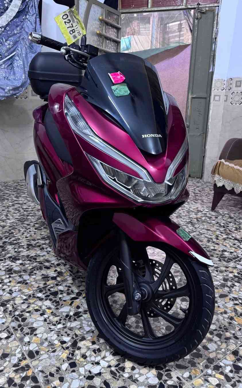 سلام عليكم PCX جيل الثالث يابانيJF
قبل شهر نازله من بيت طارش
الدراجه بحاله الوكاله بعدهة بلزكات الرمبه
ومنفيسهة وكتلوكاتهة موجودات وياها والوصل مال مزاد 
ماشيه 11k✅
الدراجه كفاله من التاير للتاير اي نقص مابيه 
وشرط الضمان ✅
السعر 22$ وبيه مجال مكاني الامين الثانيه 
شراي اتصل ***********
