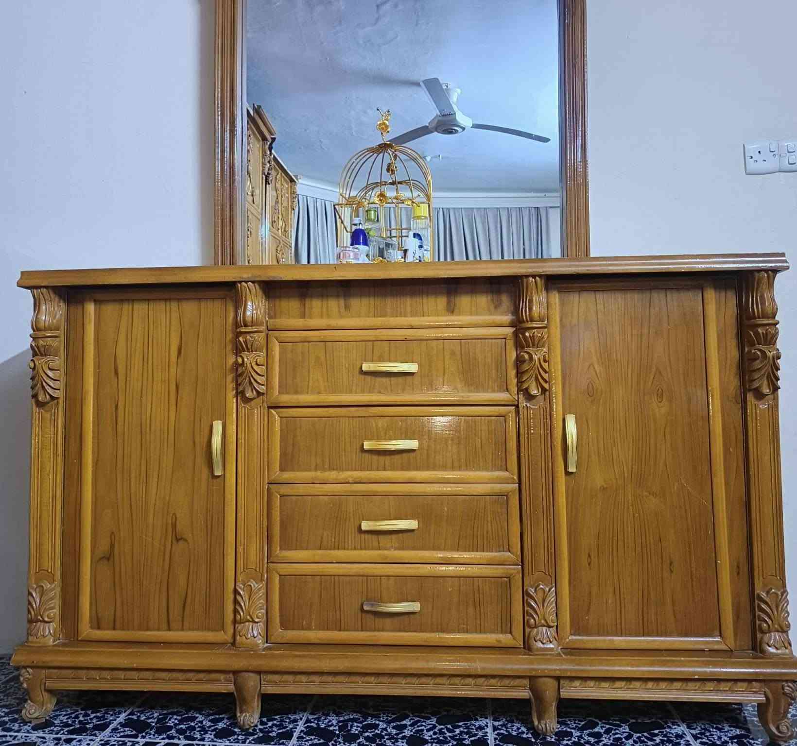 غراض بيت للبيع كلش نضيفات وبسعر جدآ مناسب للأستفسار  ع رقم ***********
