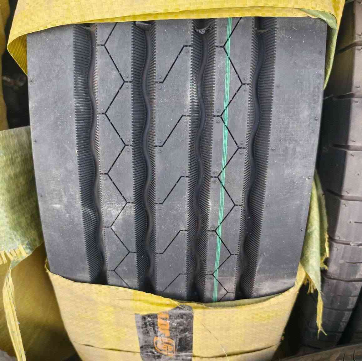 اتيكو - هينو

نص مكتوب في الصور:
- JOYROAD DRIVE FURTHER I WORK HARDER MADE IN CHINA صنع في الصين اطار شاحنات قوة . أمان . أداء عالي القياس 9.5/17.5 الاسم جايرود بلد المنتج الصين عدد الطبقات 18 قاط سنة الإنتاج 2026 مناسب لجميع أنواع الشاحنات HINO تحمل عالي للأوزان الثقيلة ثبات ممتاز على الطريق استهلاك وقود أقل عمر افتراضي طويل (واتساب) *********** بغداد - الكرادة - طريق معسكر رشيد مجمع مشن للاطارات والبطاريات